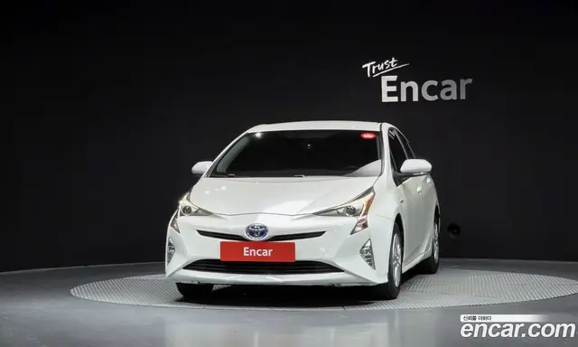 Toyota Prius 2017 1.8 автомат (гидро), миниатюра 3