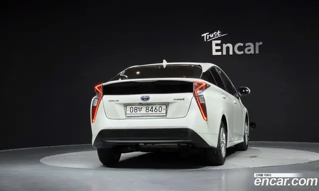 Toyota Prius 2017 1.8 автомат (гидро), миниатюра 4
