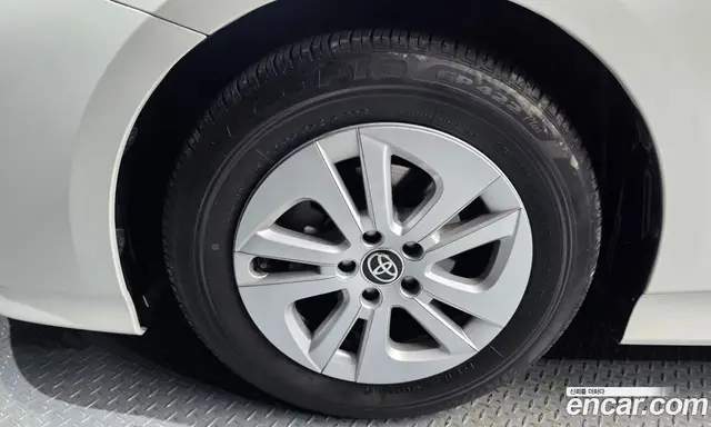 Toyota Prius 2017 1.8 автомат (гидро), миниатюра 5