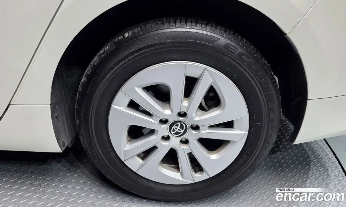 Toyota Prius 2017 1.8 автомат (гидро), фото 7