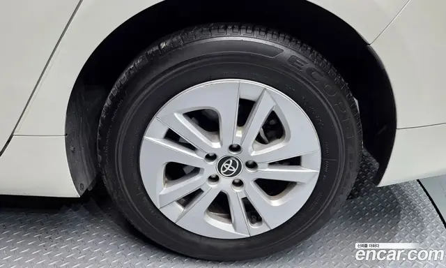 Toyota Prius 2017 1.8 автомат (гидро), миниатюра 7