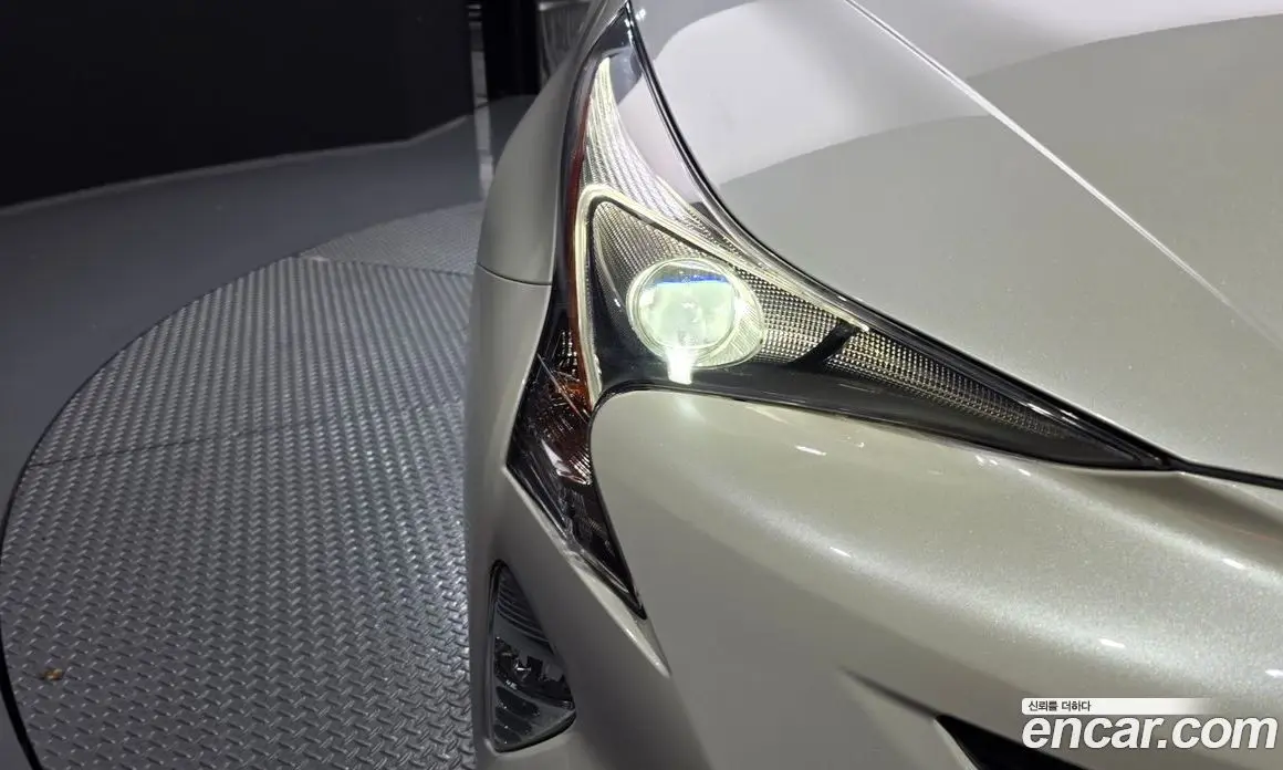 Toyota Prius 2017 1.8 автомат (гидро), фото 8