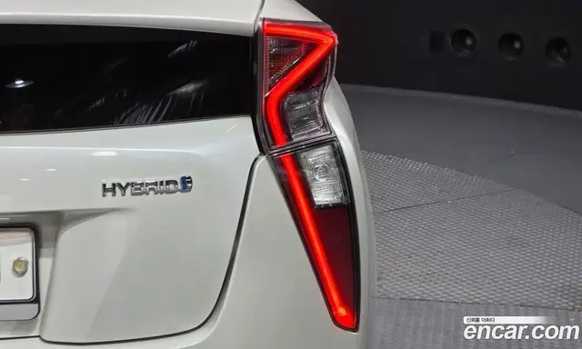 Toyota Prius 2017 1.8 автомат (гидро), миниатюра 9