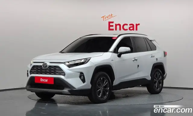 Toyota RAV4, 2025, 2 842 км Toyota RAV4, 2025, 2 842 км