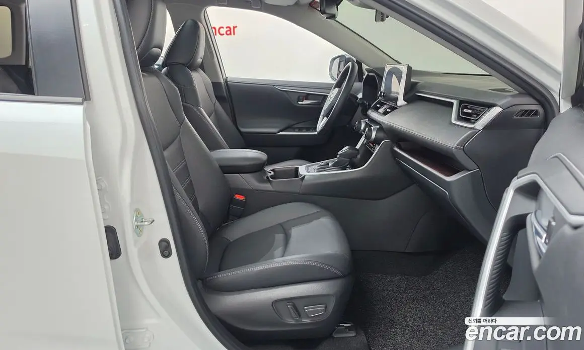 Toyota RAV4 2025 2.5 автомат (гидро), фото 11 Toyota RAV4 2025 2.5 автомат (гидро), фото 11