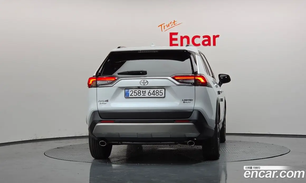 Toyota RAV4 2025 2.5 автомат (гидро), фото 4 Toyota RAV4 2025 2.5 автомат (гидро), фото 4