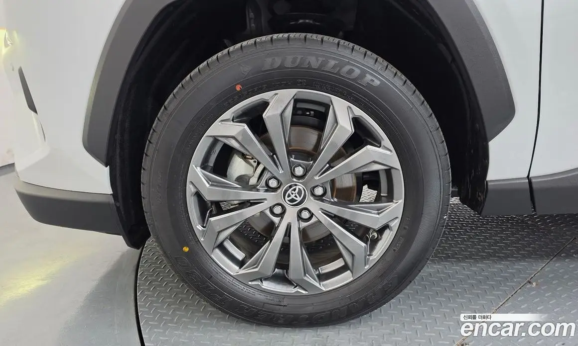 Toyota RAV4 2025 2.5 автомат (гидро), фото 5 Toyota RAV4 2025 2.5 автомат (гидро), фото 5