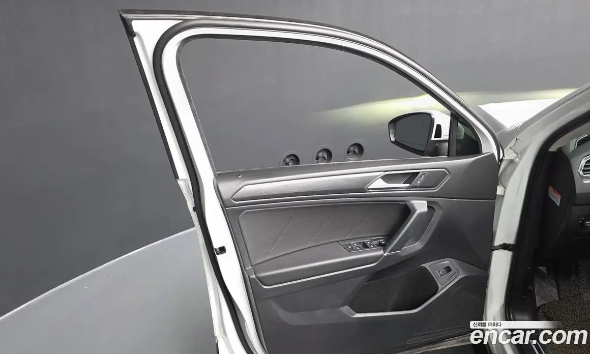 Volkswagen Tiguan 2020 2.0 автомат (гидро), фото 14 Volkswagen Tiguan 2020 2.0 автомат (гидро), фото 14