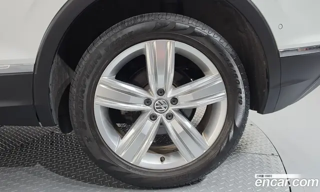 Volkswagen Tiguan 2020 2.0 автомат (гидро), миниатюра 7