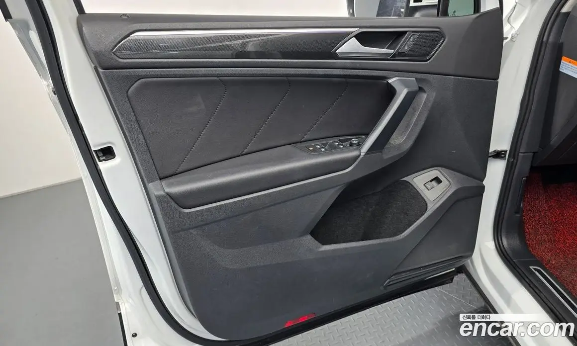 Volkswagen Tiguan 2021 2.0 автомат (гидро), фото 14