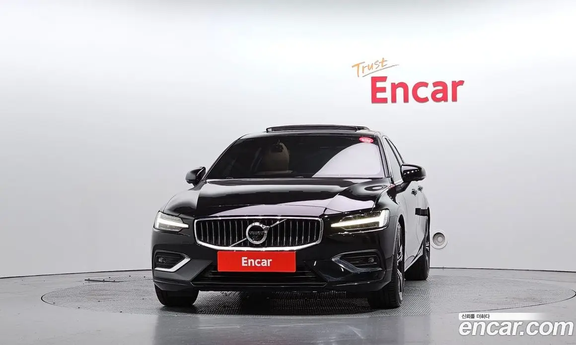 Volvo S60 2022 2.0 автомат (гидро), фото 3 Volvo S60 2022 2.0 автомат (гидро), фото 3