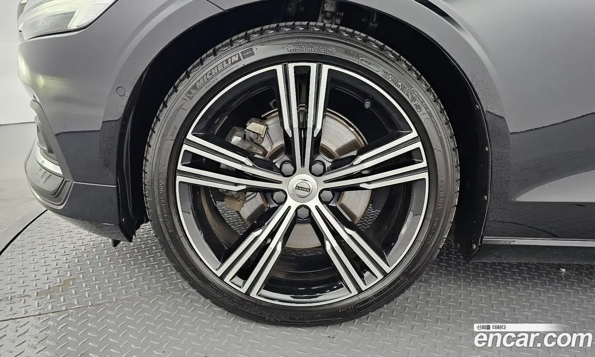 Volvo S60 2022 2.0 автомат (гидро), фото 5 Volvo S60 2022 2.0 автомат (гидро), фото 5