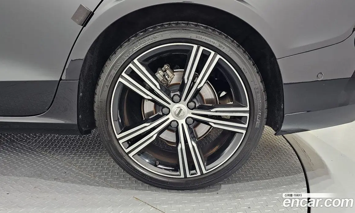 Volvo S60 2022 2.0 автомат (гидро), фото 7 Volvo S60 2022 2.0 автомат (гидро), фото 7