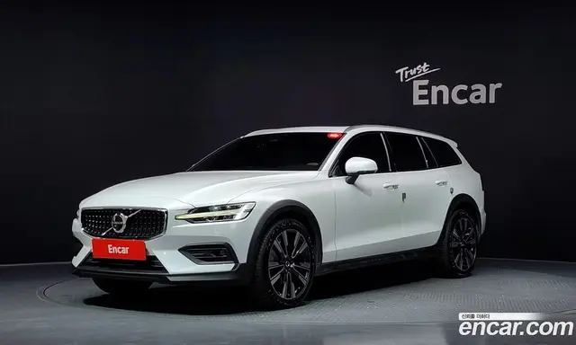 Volvo V60, 2023, 41 020 км