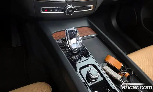Volvo XC60 2025 2.0 автомат (гидро), миниатюра 12