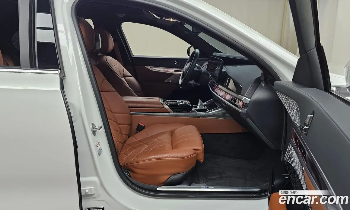 BMW i7 2023 0.3 автомат (гидро), фото 16