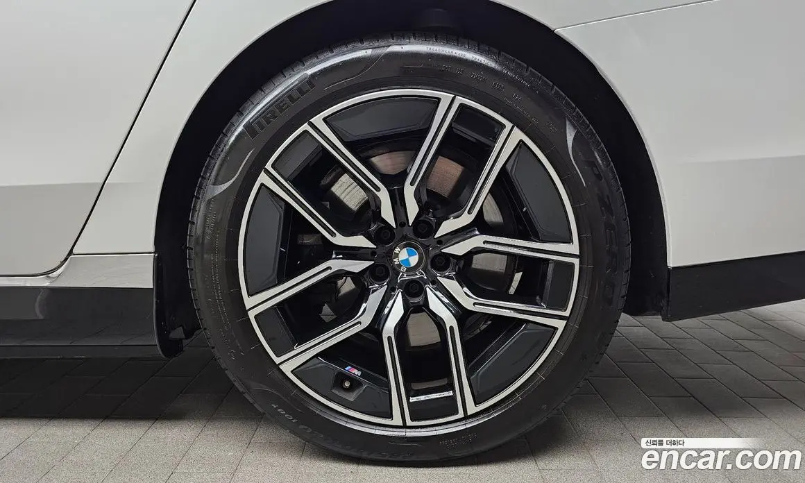 BMW i7 2023 0.3 автомат (гидро), фото 7