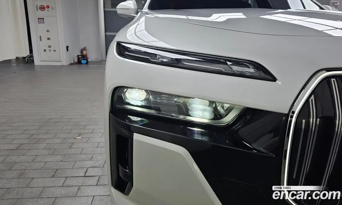 BMW i7 2023 0.3 автомат (гидро), фото 8
