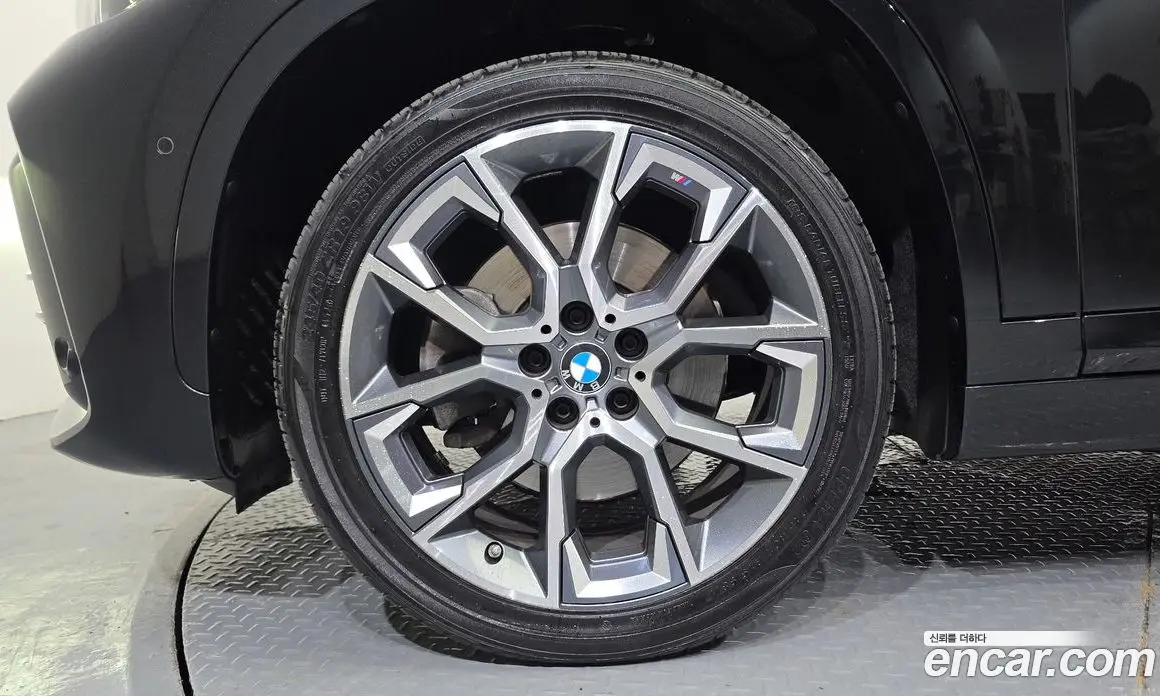 BMW X1 2022 2.0 автомат (гидро), фото 5