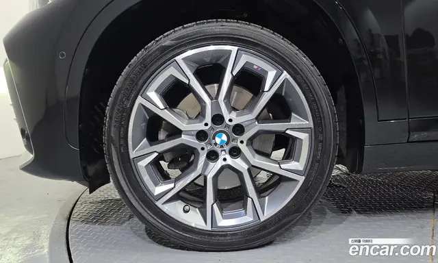 BMW X1 2022 2.0 автомат (гидро), миниатюра 5