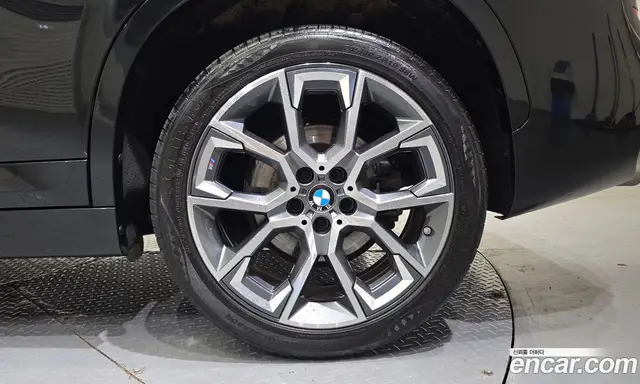 BMW X1 2022 2.0 автомат (гидро), миниатюра 7