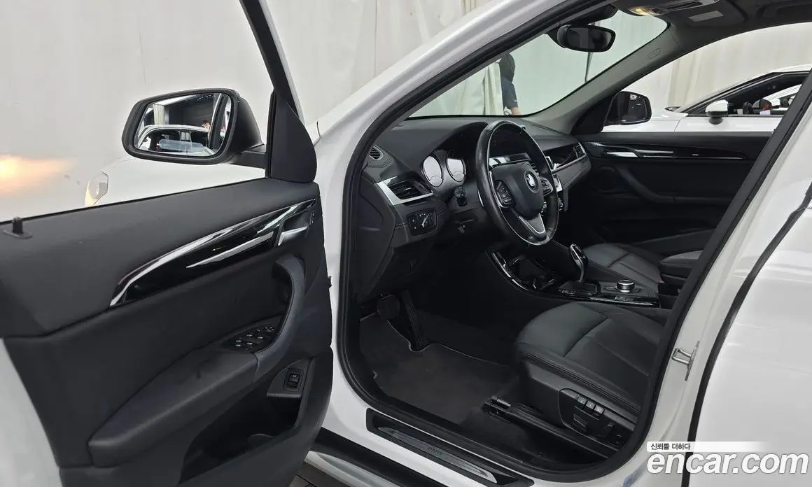 BMW X1 2022 2.0 автомат (гидро), фото 13