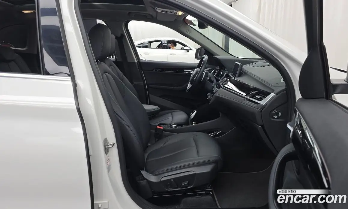BMW X1 2022 2.0 автомат (гидро), фото 16