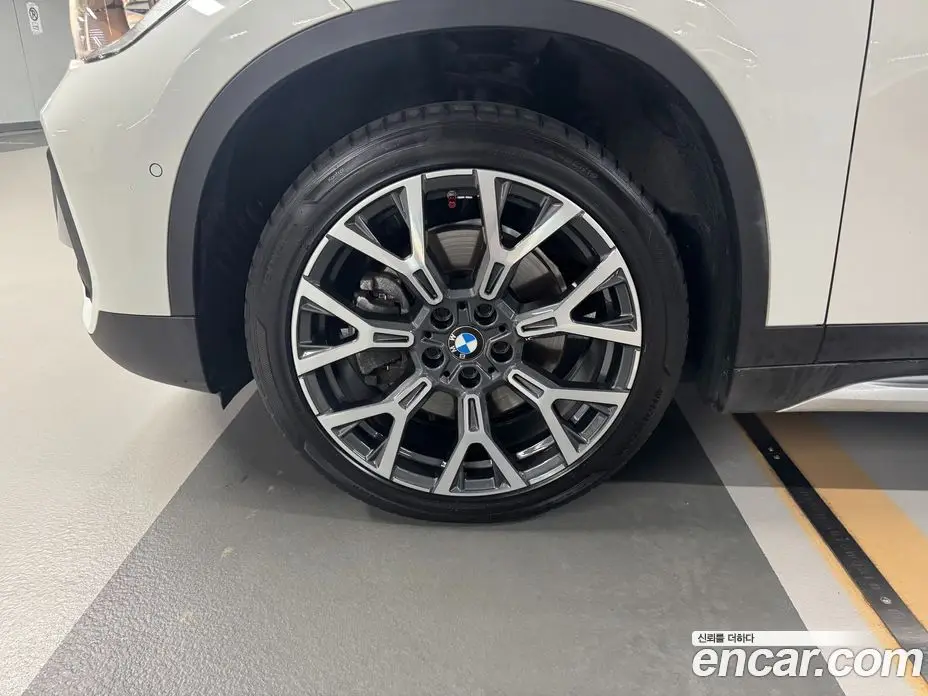 BMW X1 2022 2.0 автомат (гидро), фото 5