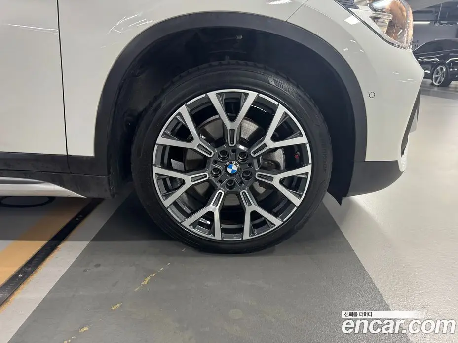 BMW X1 2022 2.0 автомат (гидро), фото 7
