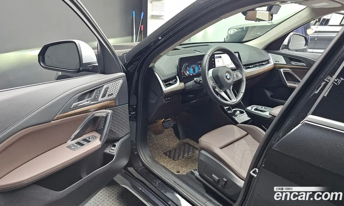 BMW X1 2024 2.0 автомат (гидро), фото 13