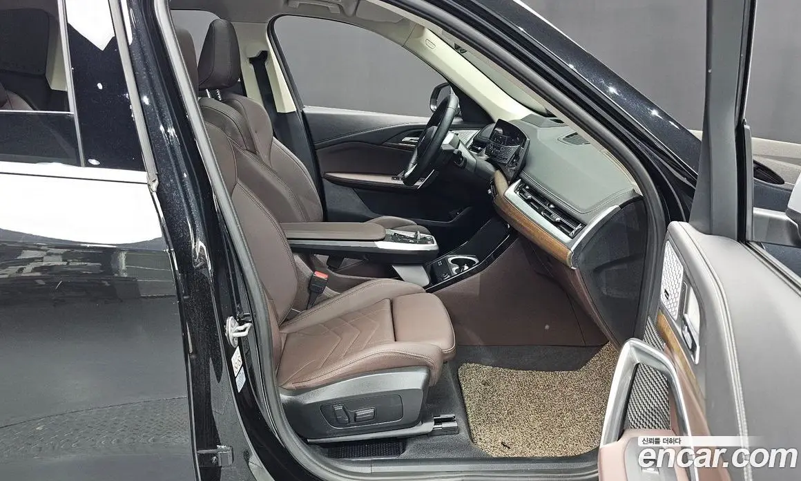 BMW X1 2024 2.0 автомат (гидро), фото 16