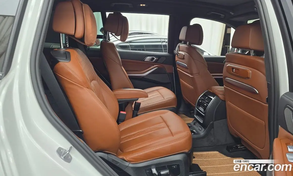 BMW X7 2025 3.0 автомат (гидро), фото 17