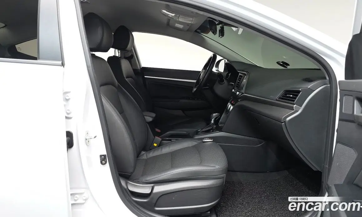 Hyundai Avante 2019 1.6 автомат (гидро), фото 15