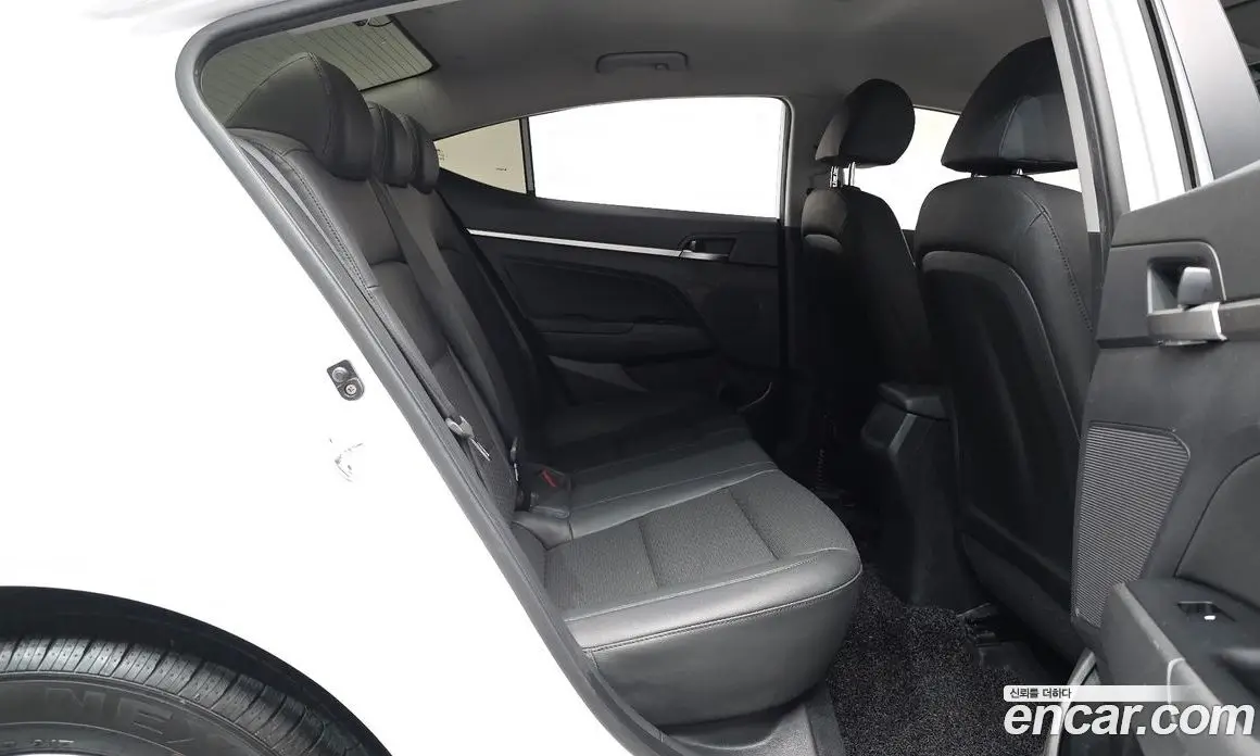 Hyundai Avante 2019 1.6 автомат (гидро), фото 16