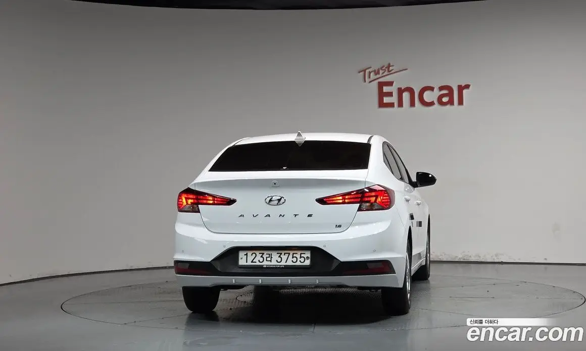 Hyundai Avante 2019 1.6 автомат (гидро), фото 3