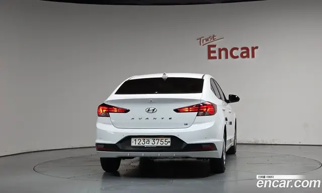 Hyundai Avante 2019 1.6 автомат (гидро), миниатюра 3