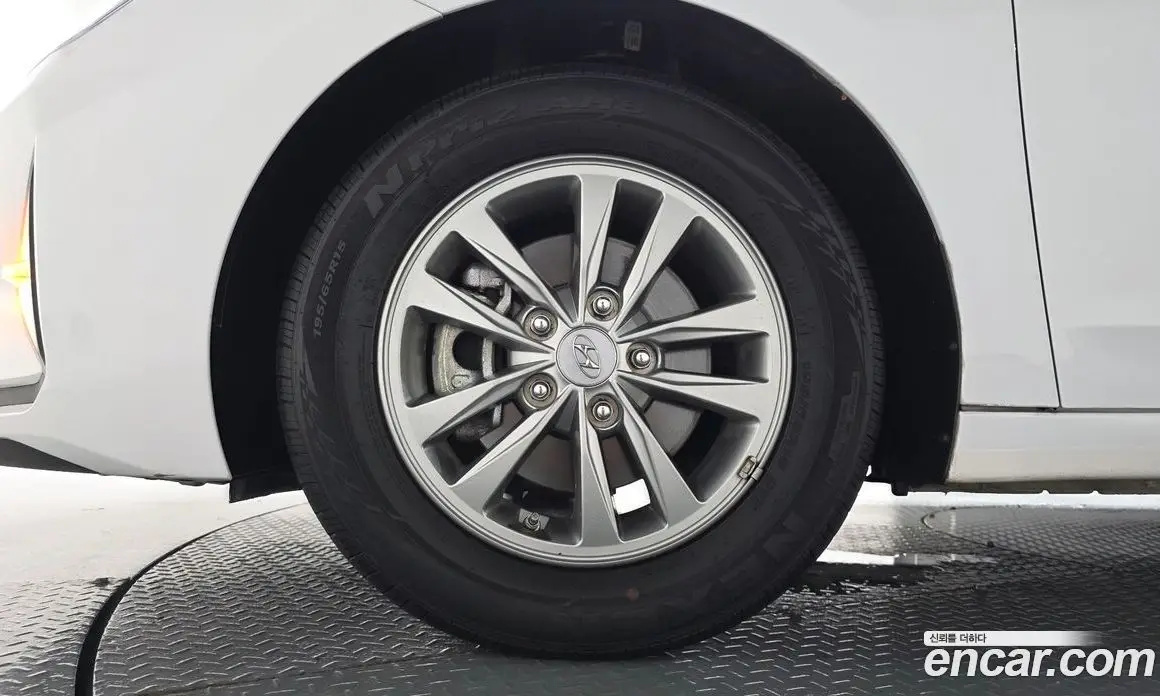 Hyundai Avante 2019 1.6 автомат (гидро), фото 4
