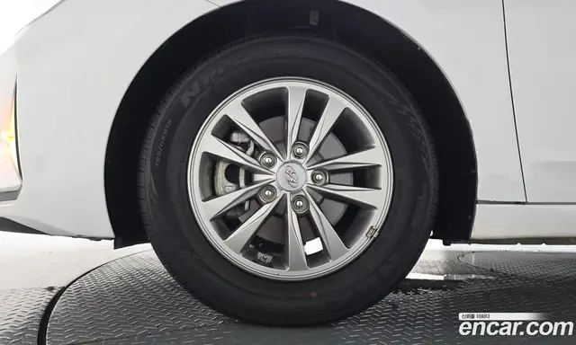 Hyundai Avante 2019 1.6 автомат (гидро), миниатюра 4