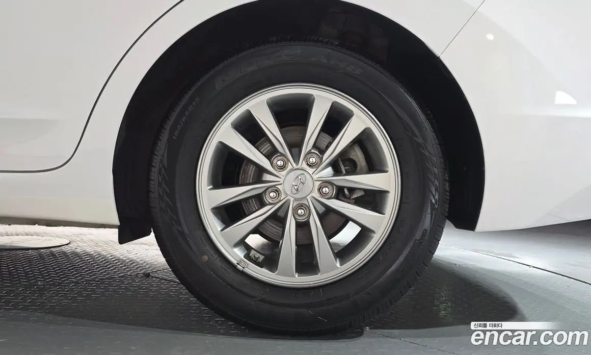 Hyundai Avante 2019 1.6 автомат (гидро), фото 6
