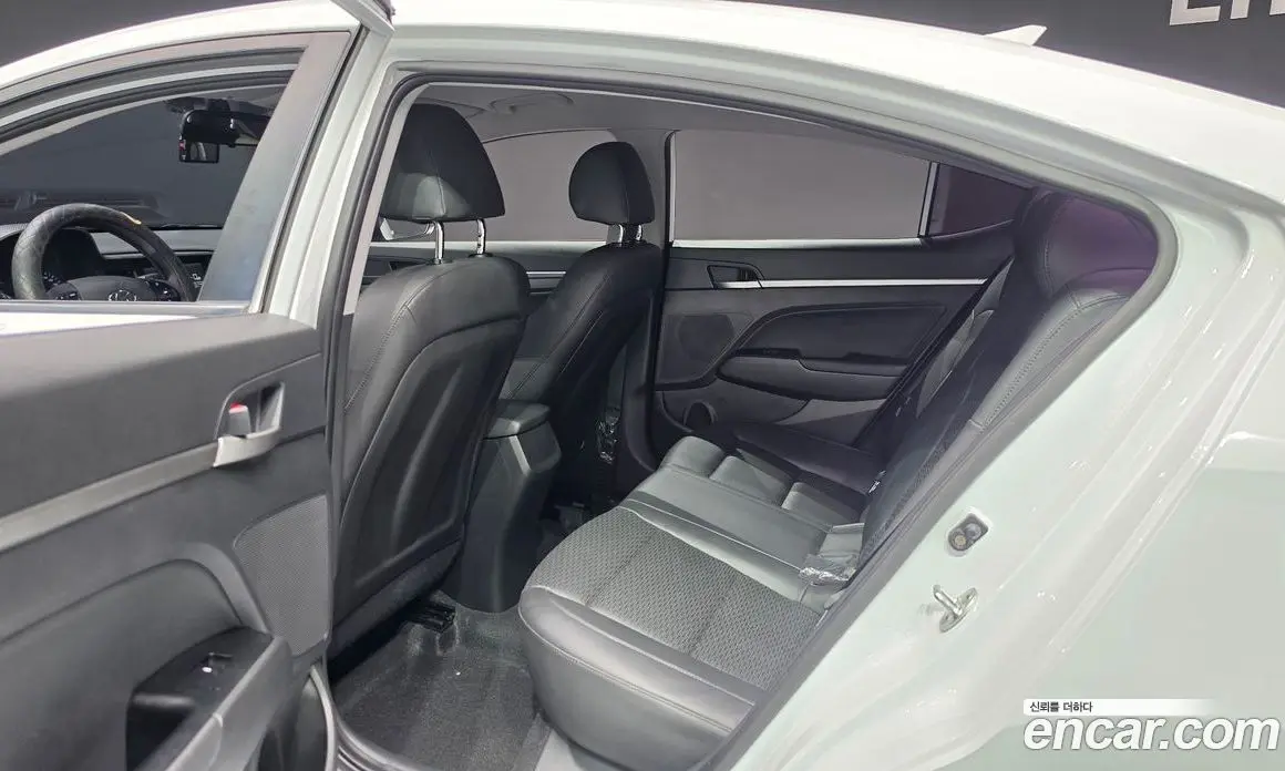 Hyundai Avante 2019 1.6 автомат (гидро), фото 11