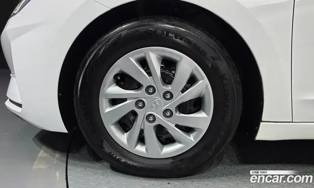 Hyundai Avante 2019 1.6 автомат (гидро), миниатюра 5