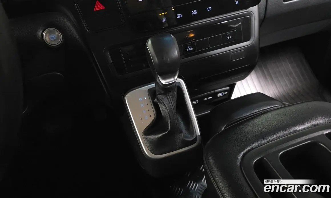Hyundai Staria 2023 3.5 автомат (гидро), фото 12