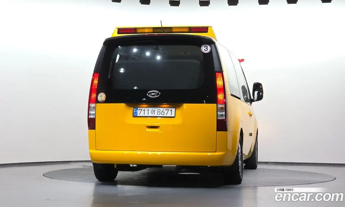 Hyundai Staria 2023 3.5 автомат (гидро), фото 4