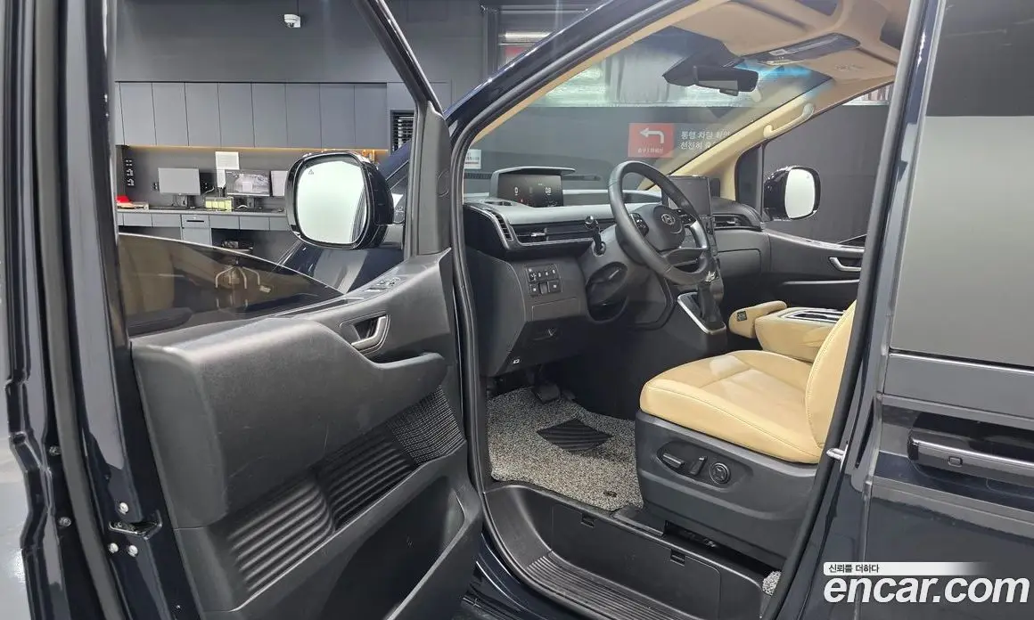 Hyundai Staria 2023 2.2 автомат (гидро), фото 12