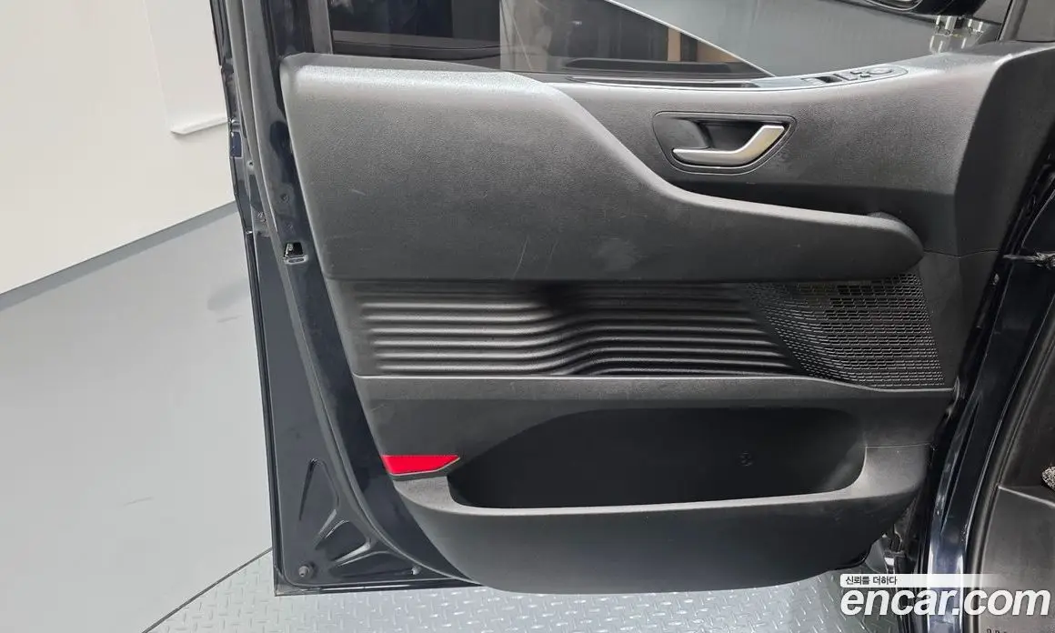 Hyundai Staria 2023 2.2 автомат (гидро), фото 13