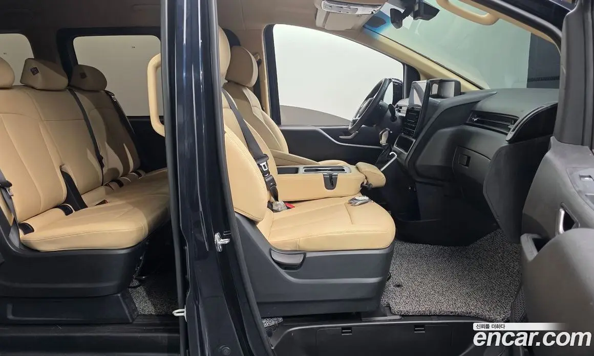 Hyundai Staria 2023 2.2 автомат (гидро), фото 15