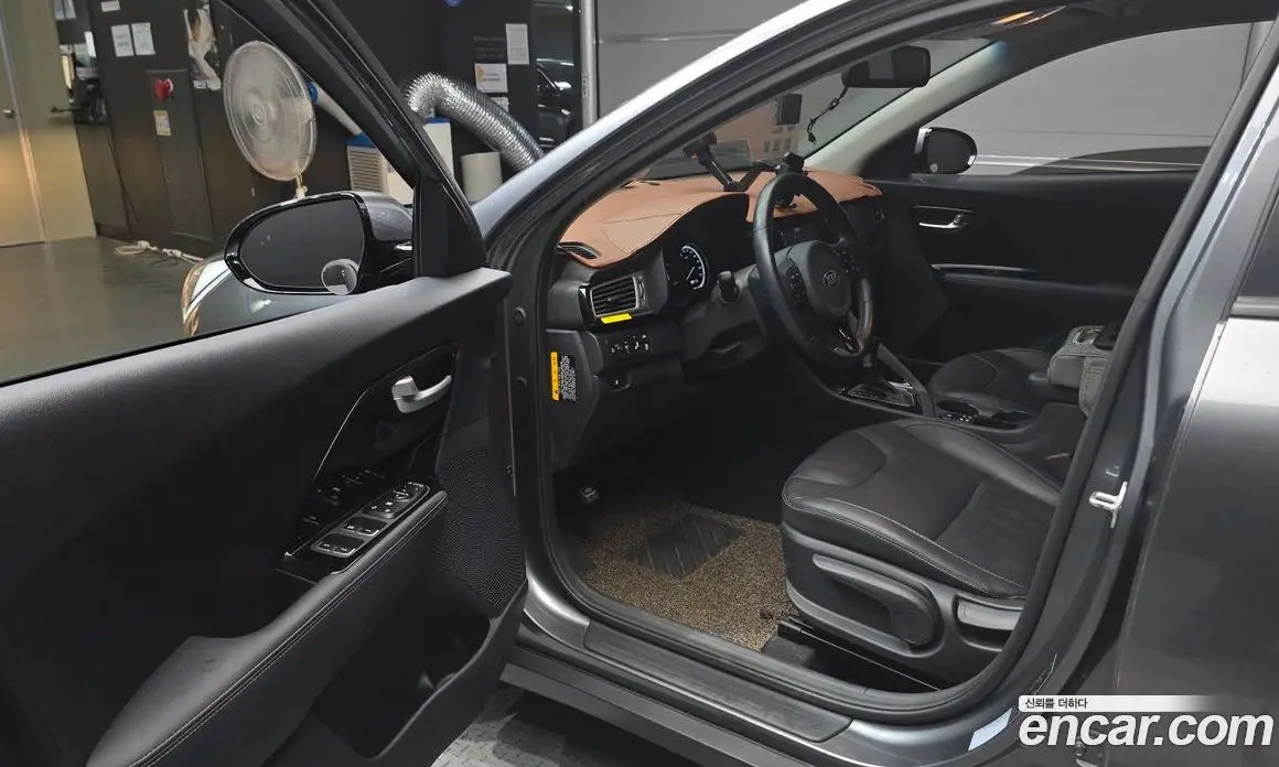 Kia Niro 2016 1.6 автомат (гидро), фото 13 Kia Niro 2016 1.6 автомат (гидро), фото 13