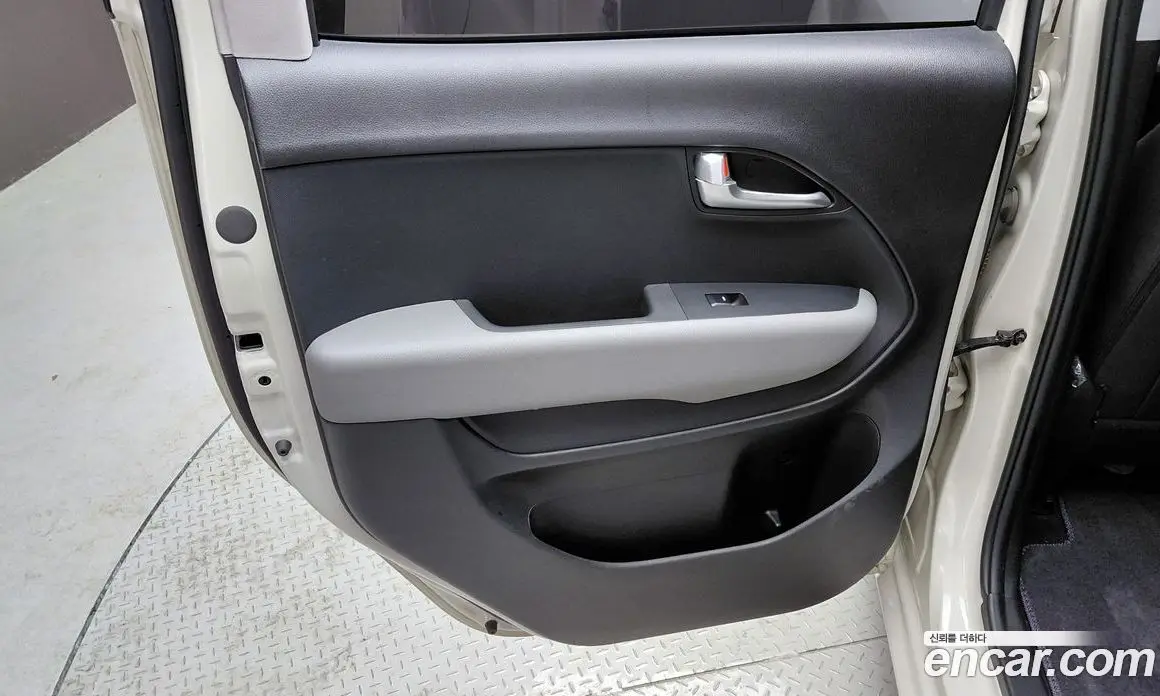 Kia Ray 2023 1.0 автомат (гидро), фото 15