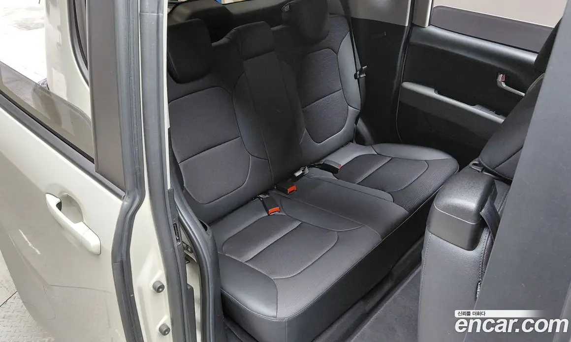 Kia Ray 2023 1.0 автомат (гидро), фото 16