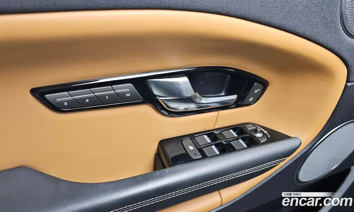 Land Rover Range Rover Evoque 2019 2.0 автомат (гидро), фото 19 Land Rover Range Rover Evoque 2019 2.0 автомат (гидро), фото 19